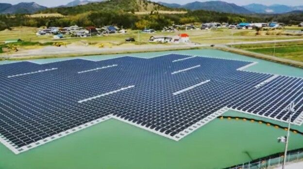 세계에서 가장 큰 떠 다니는 태양 광 발전소를 건설하기에는 토지가 충분하지 않습니다.