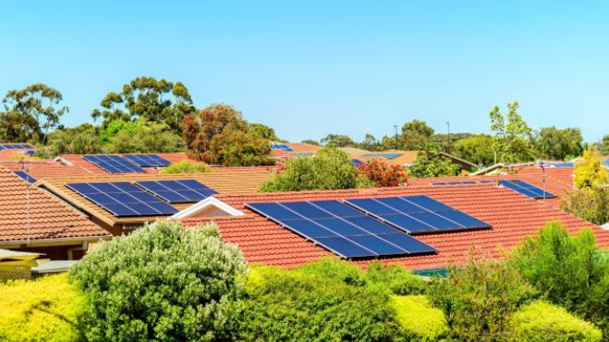 4 개의 퀸즐랜드 가정 중 하나에 태양열 시스템이 설치되었습니다.