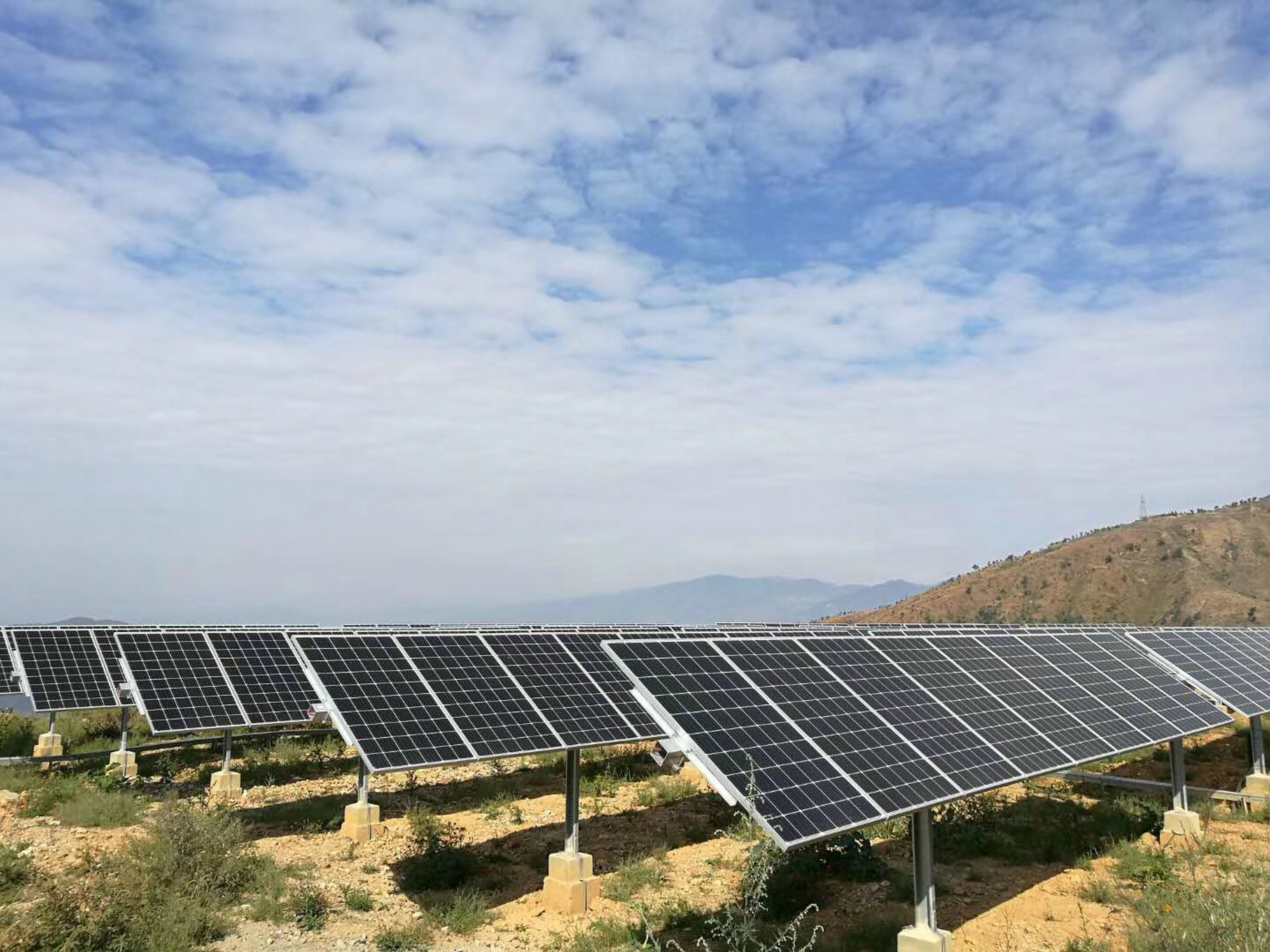 국제 무역위원회, 태양열 제품 수입을 제한하는 세 가지 제안 제안