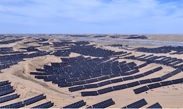 세계 최대 규모의 단일 태양광 프로젝트가 신장의 전력망에 성공적으로 연결되었습니다.